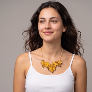 Collar Hoja de Parra en Cuero Artesanal