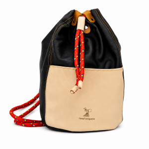 Mochila de Piel Negra Artesanal para Mujer asas rojas