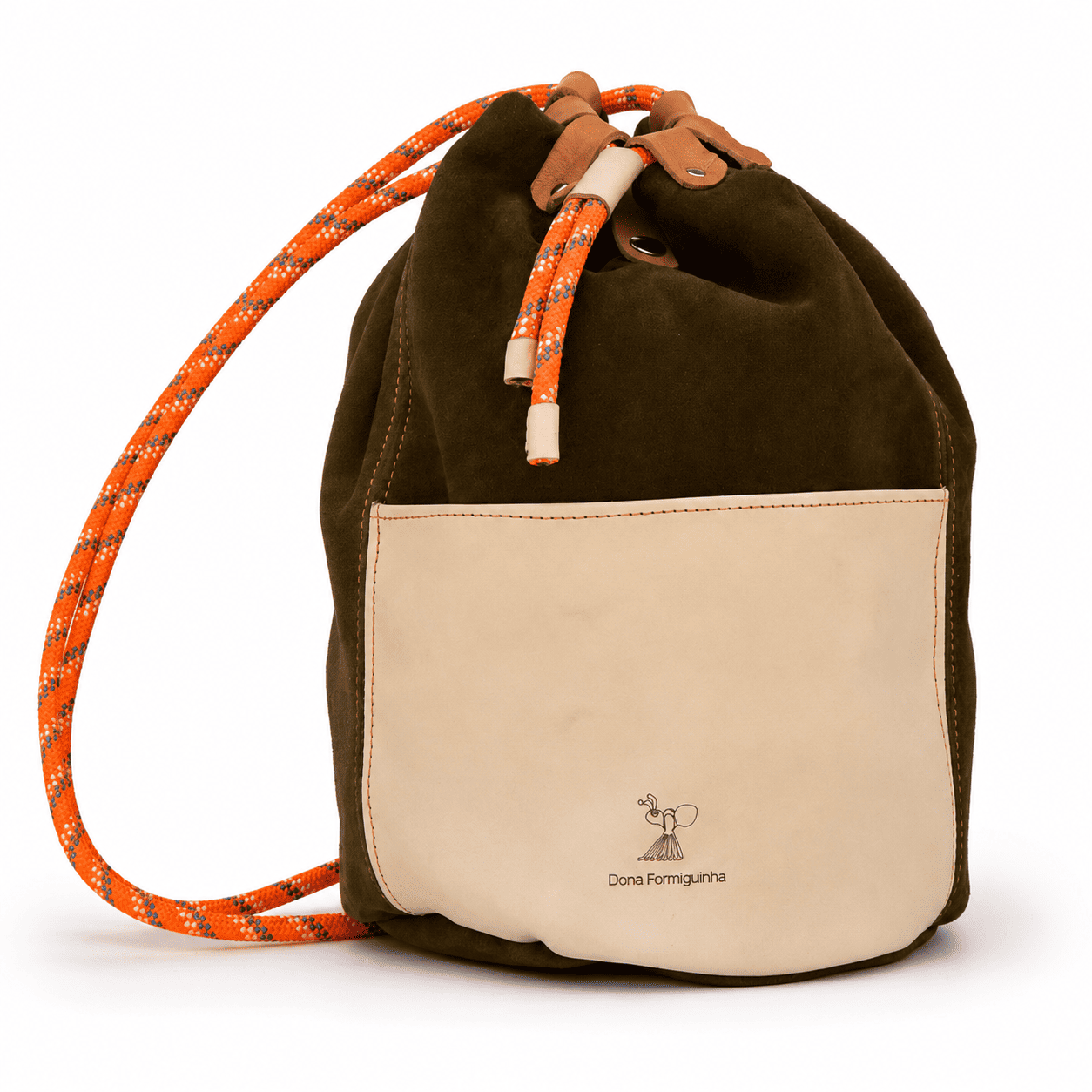 Mochila de piel artesanal marrón para mujer con cuerdas naranjas hecha a mano en Galicia1 Mochila de piel artesanal marrón para mujer con cuerdas naranjas hecha a mano en Galicia