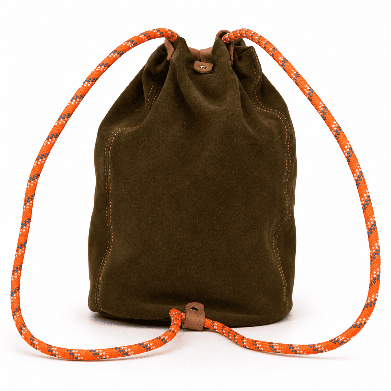 Mochila de piel artesanal marrón para mujer con cuerdas naranjas hecha a mano en Galicia3 Mochila de piel artesanal marrón para mujer con cuerdas naranjas hecha a mano en Galicia