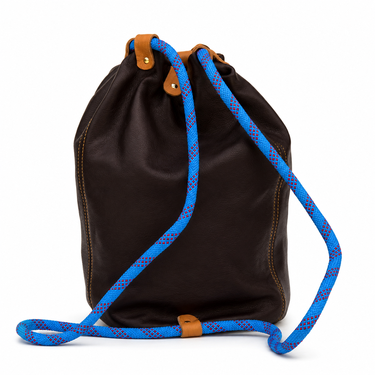 mochila de piel artesanal marrón chocolate
